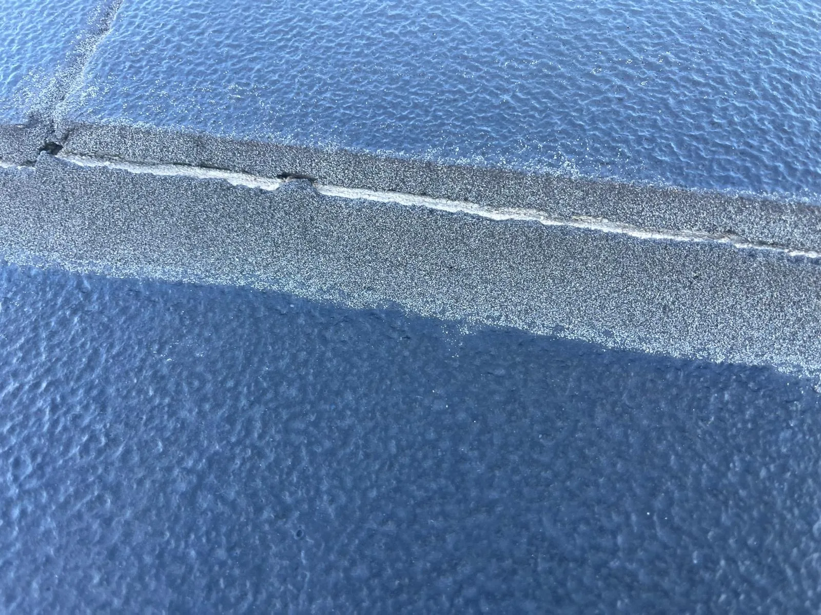Box gutter running between two roof planes